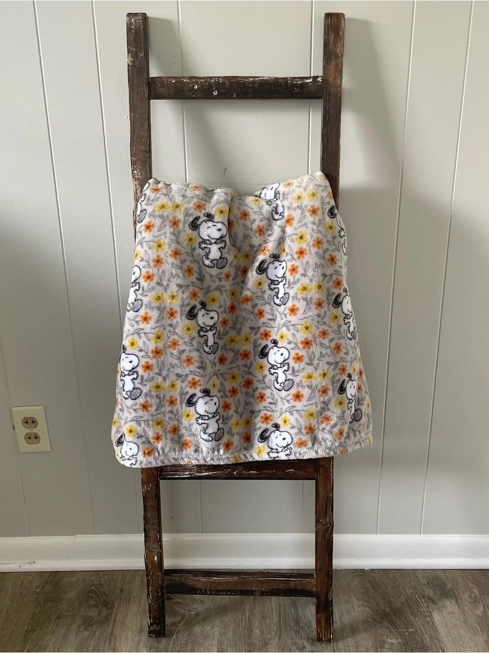 Peanuts Snoopy Floral Fleece Throw Blanket 55” x 70” Gray Orange Yellow Flowers